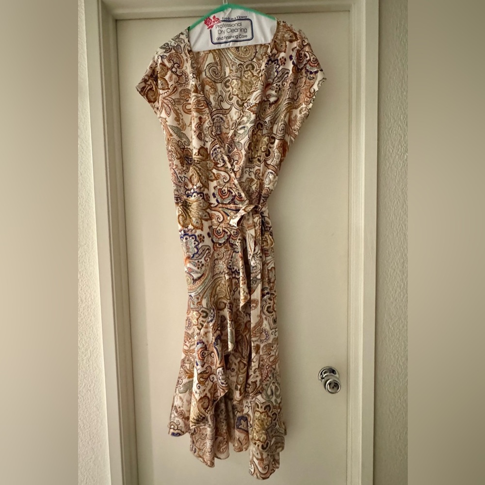 Chic Paisley Maxi Dress in Cream and Brown